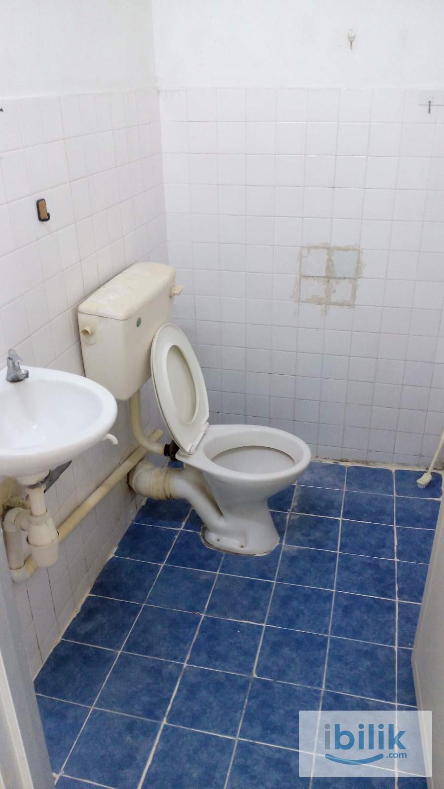 Fully furnished medium room with private bathroom Puchong indah  - Image 3