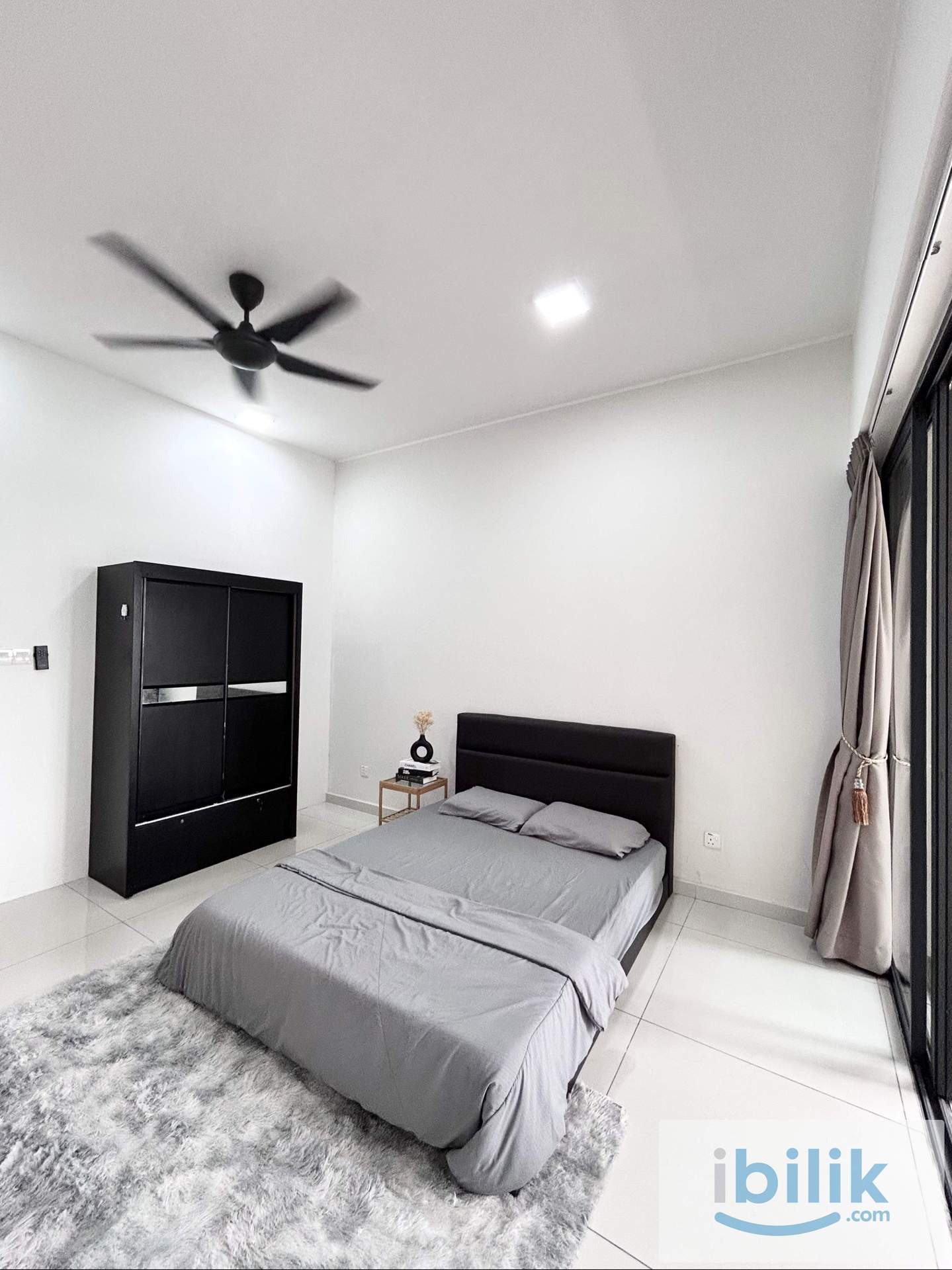 [Female Room] Balcony Room for rent at Country Garden, Danga Bay - Image 2