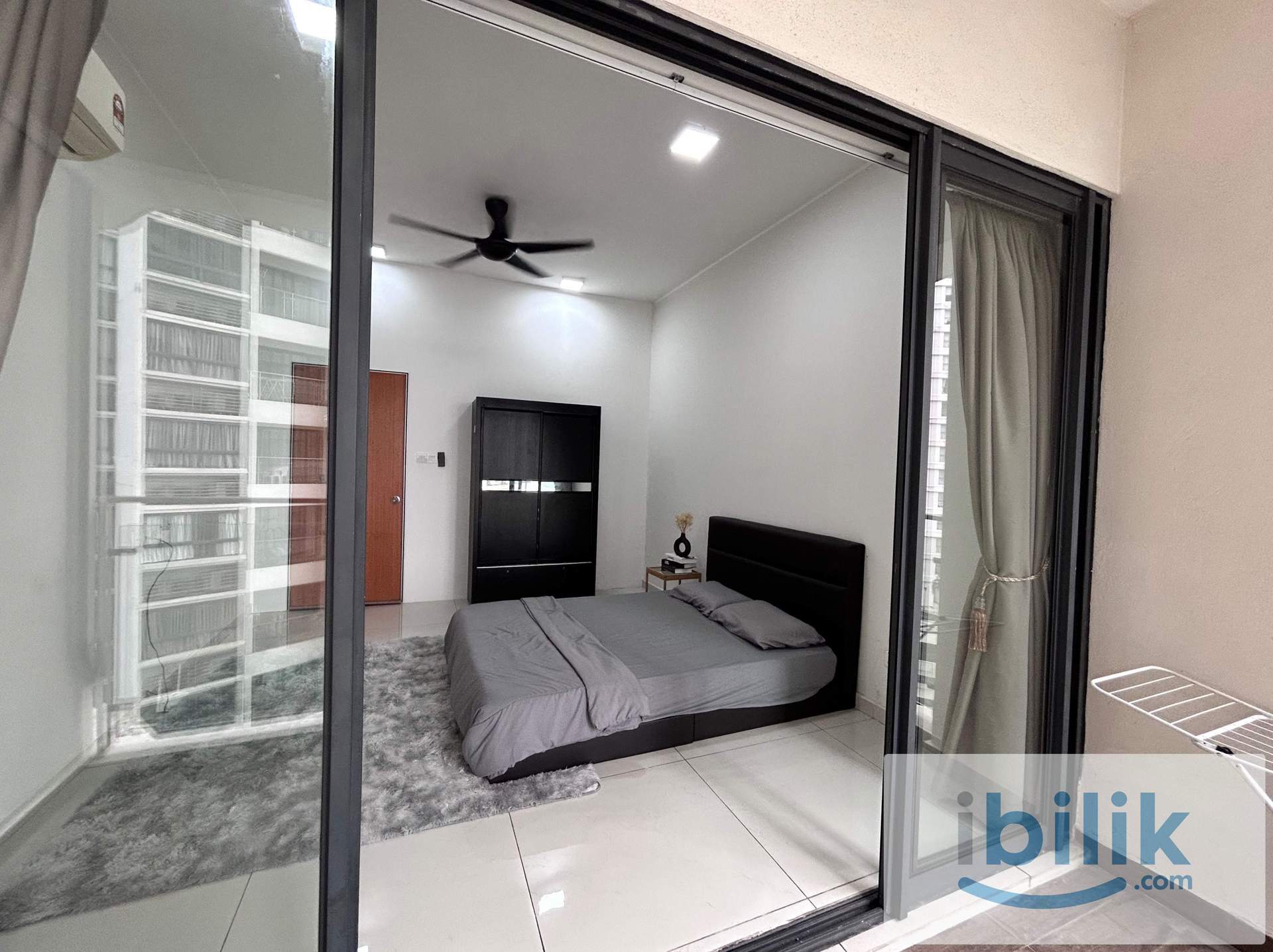 [Female Room] Balcony Room for rent at Country Garden, Danga Bay - Image 3