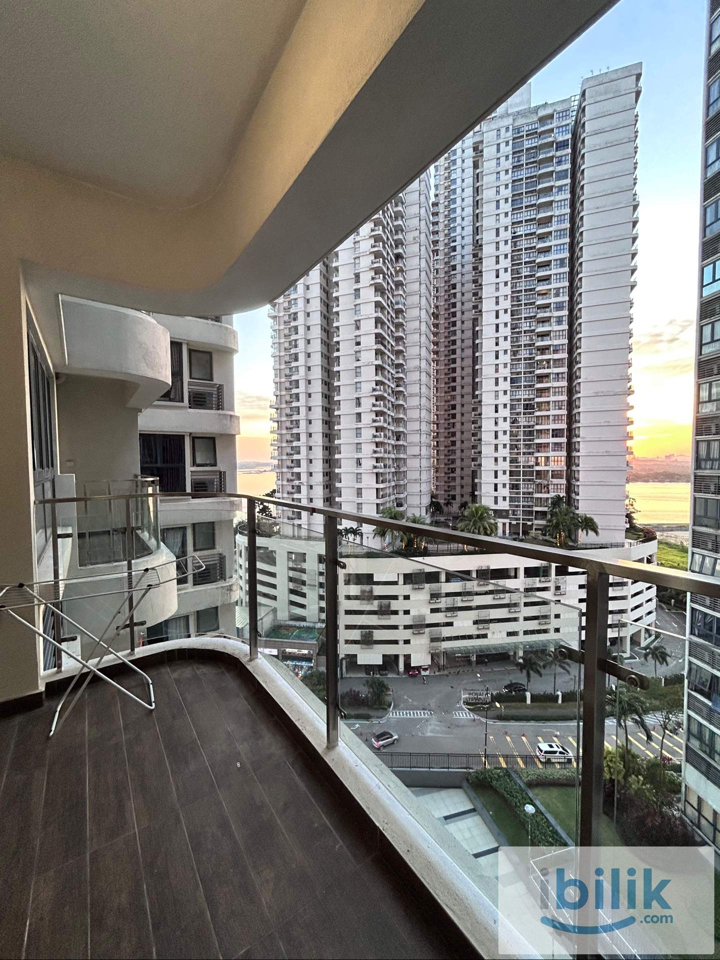 [Female Room] Balcony Room for rent at Country Garden, Danga Bay - Image 4