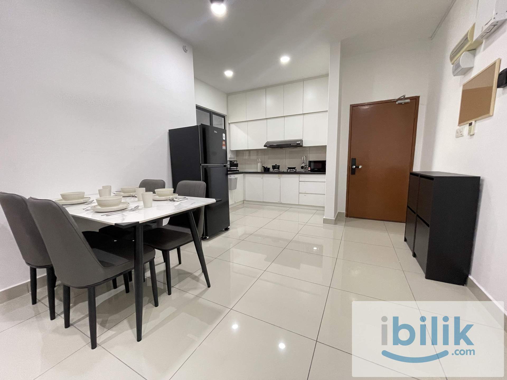 {FEMALE UNIT} Fully Furnished Brand New Master Room available now - Image 4