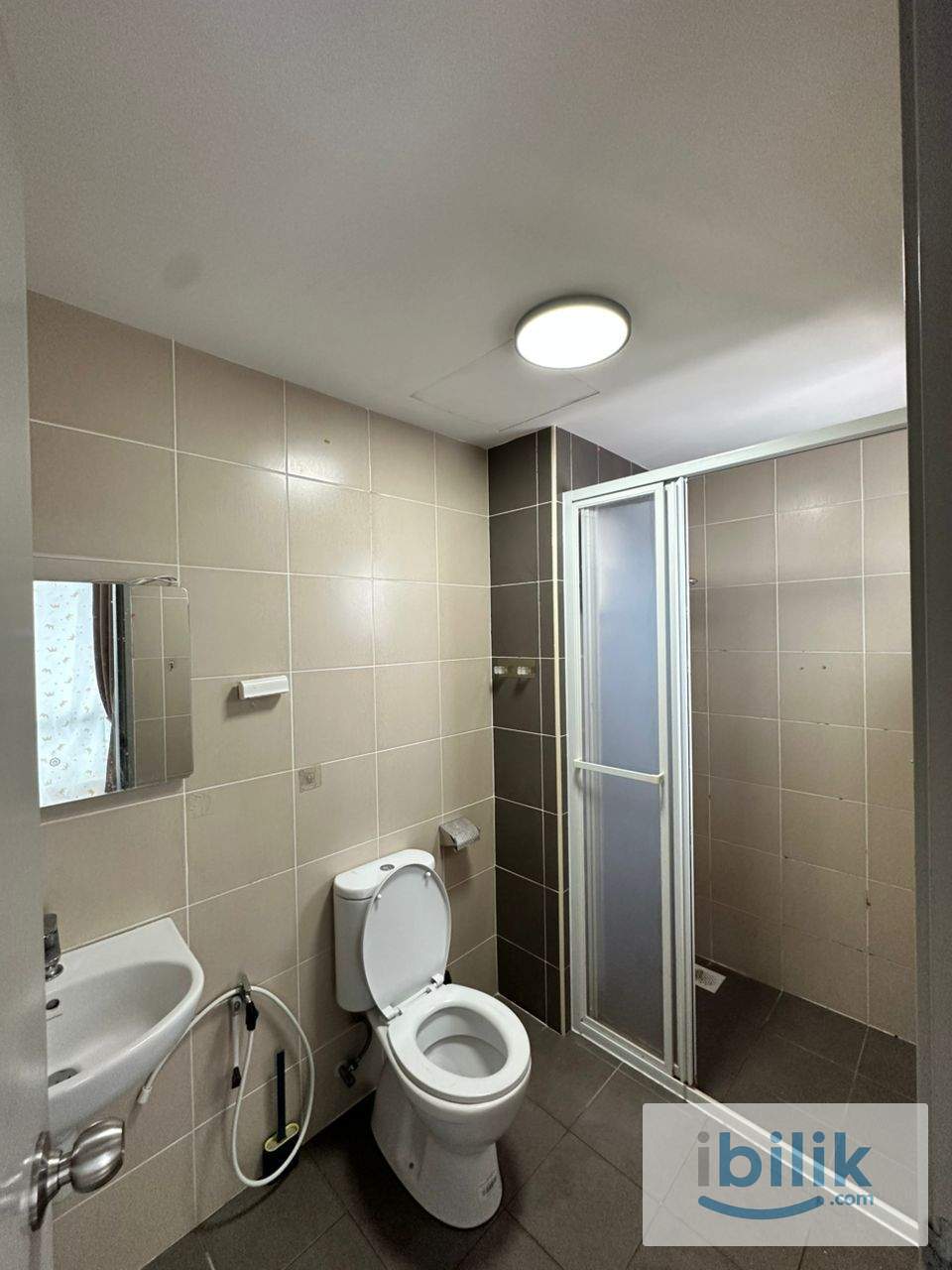 Middle Room with Private Bathroom at Razak City Residence @Sungai Besi - Image 3
