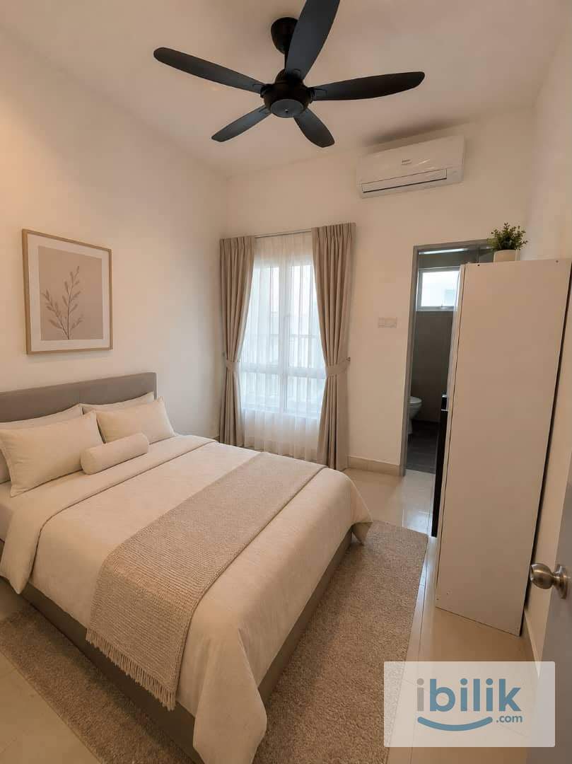 Middle w private bathroom at Razak City 1 month deposit only - Image 1