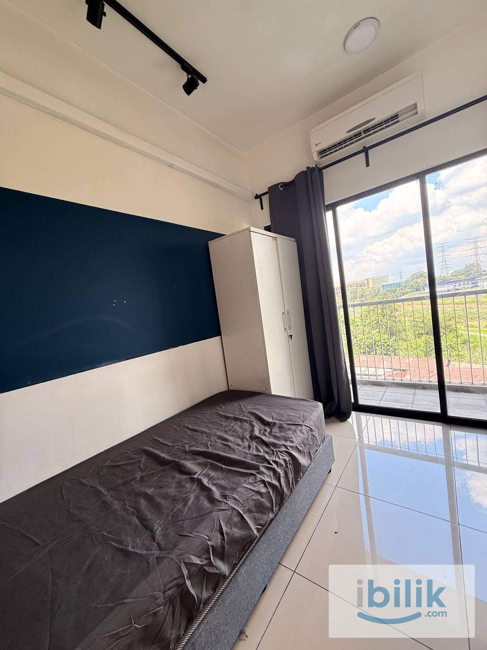      Aircond Room for Rent @ The Greens Condo | 5 Mins to KTM Batu Tiga - Image 1