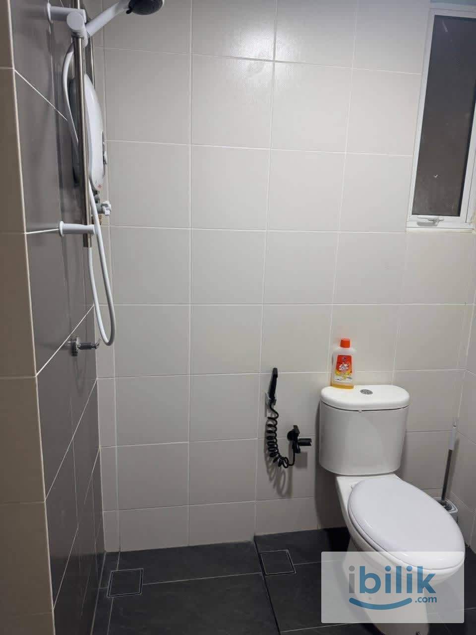 Middle Room At Mahsuri Square - Image 3