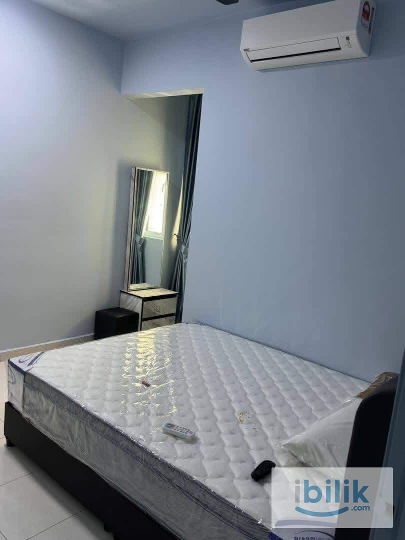 Middle Room At Mahsuri Square - Image 5