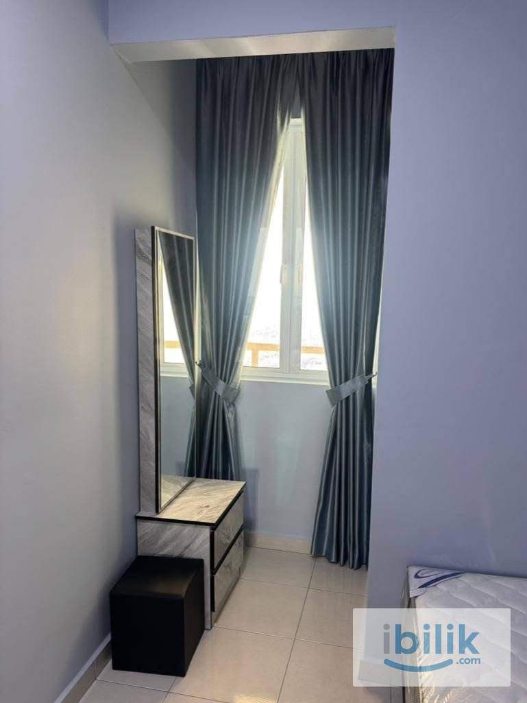 Middle Room At Mahsuri Square - Image 2