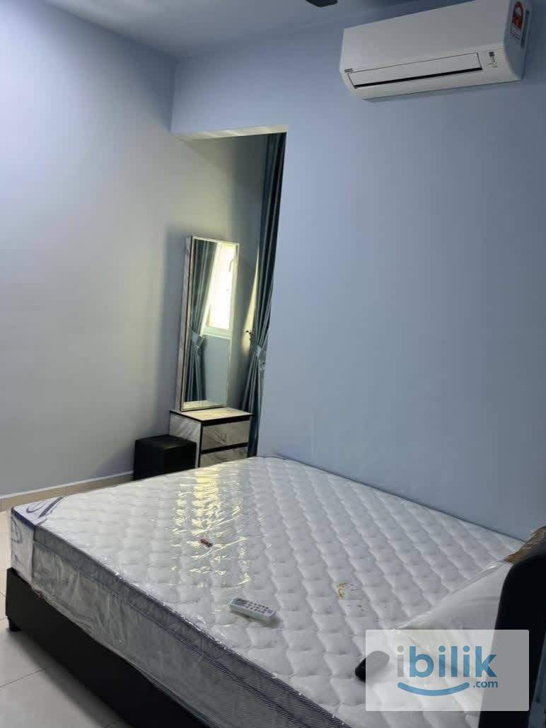 Middle Room At Mahsuri Square - Image 3