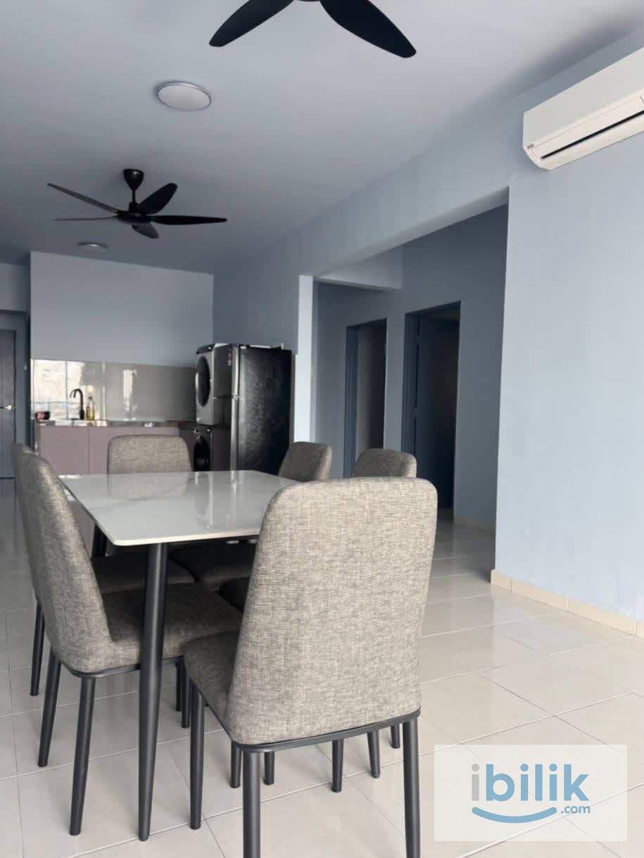 Middle Room At Mahsuri Square - Image 4