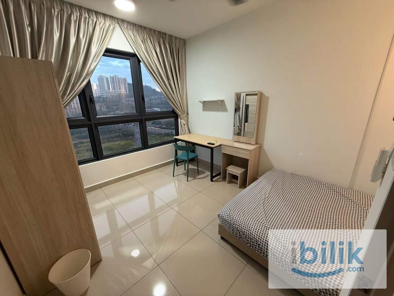 Premium Middle Room @ M Vertica near MRT Maluri - Image 2