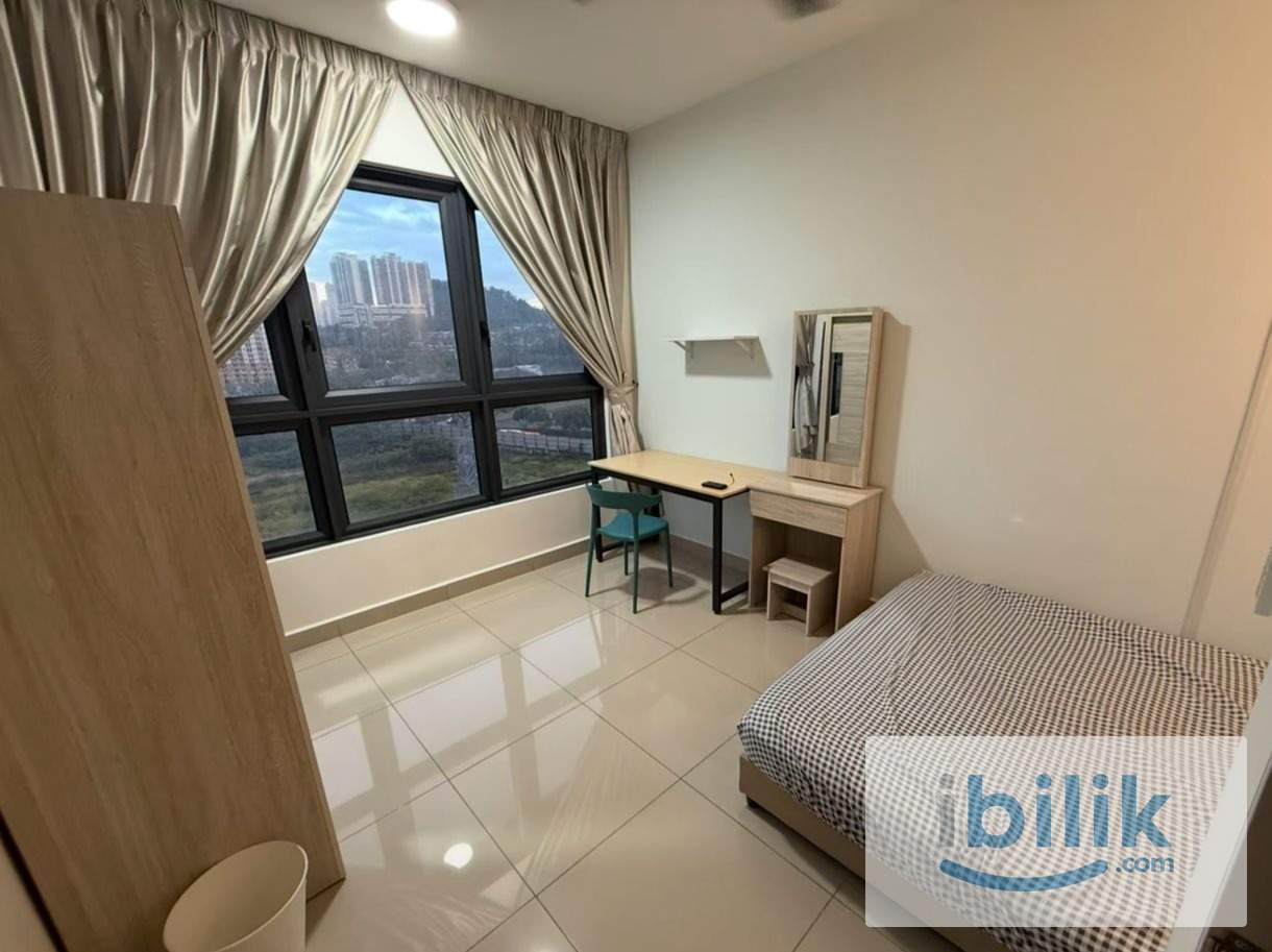 Middle Room @ M Vertica near MRT Maluri - Image 1