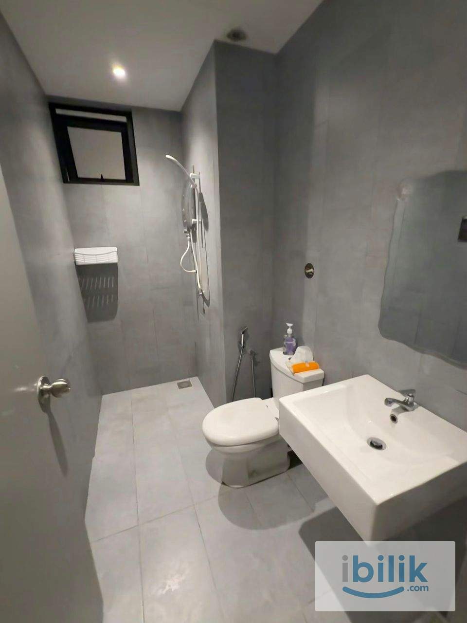 Middle Room @ M Vertica near MRT Maluri - Image 4