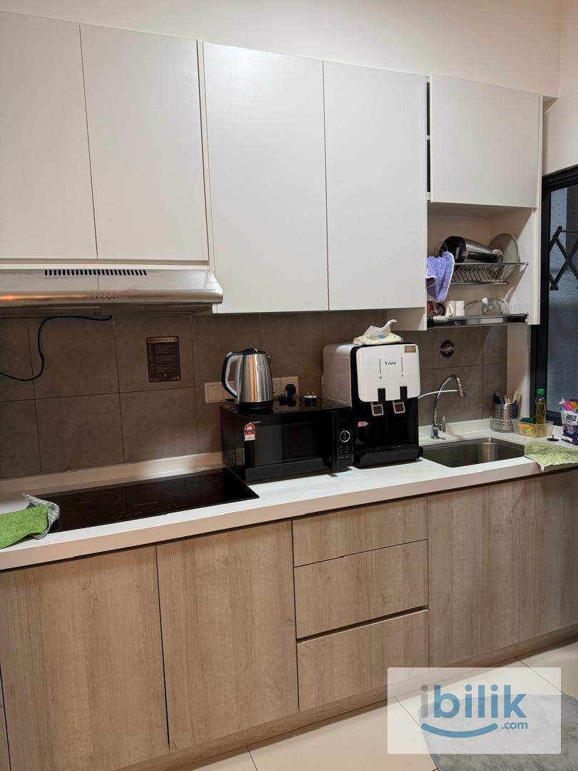 Cozy Middle Room @ M Vertica near MRT Maluri - Image 3