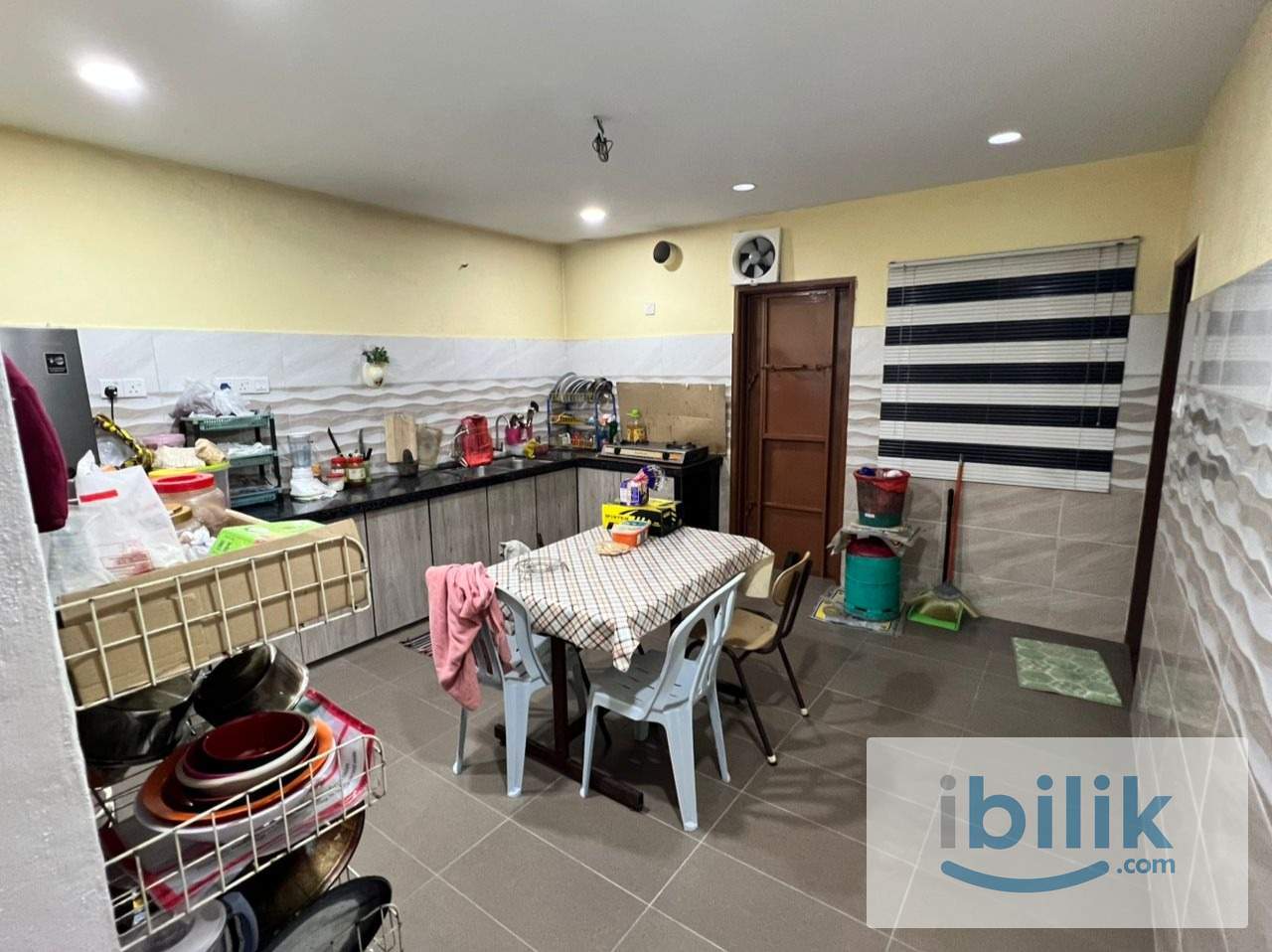 Middle Room - Image 6