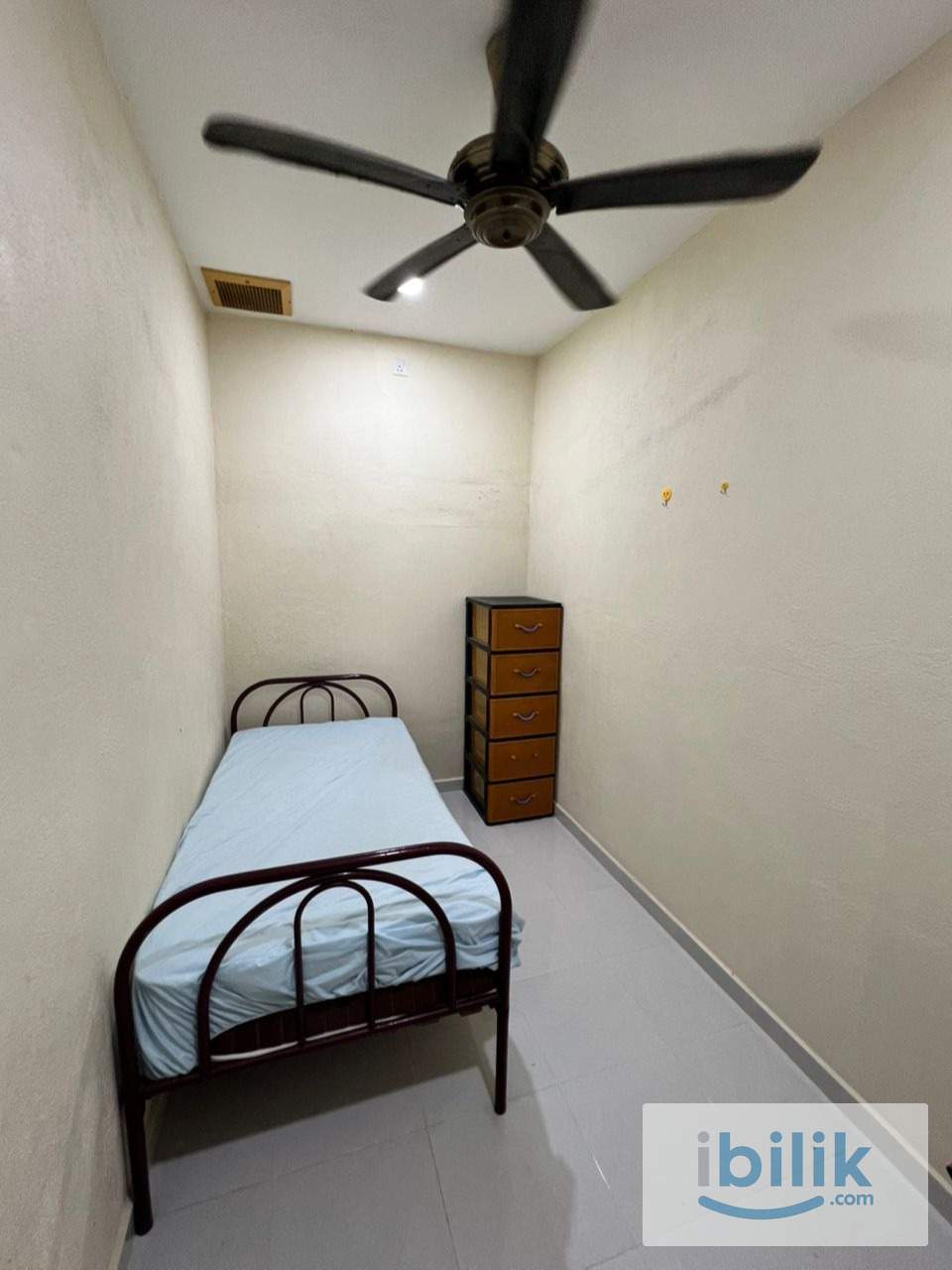 Middle Room - Image 7