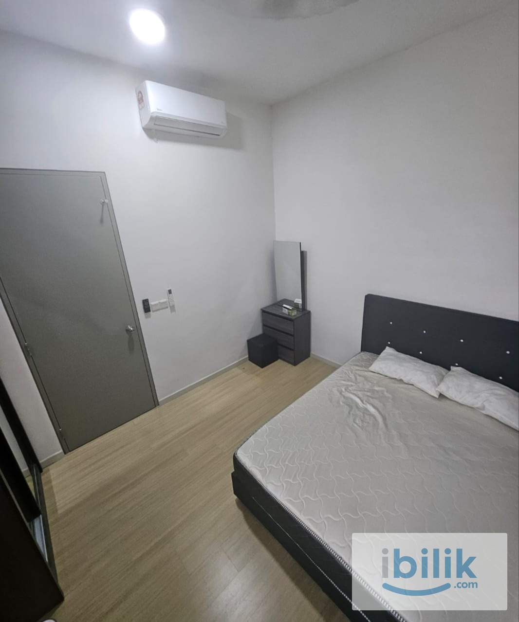 Middle Room - Image 3