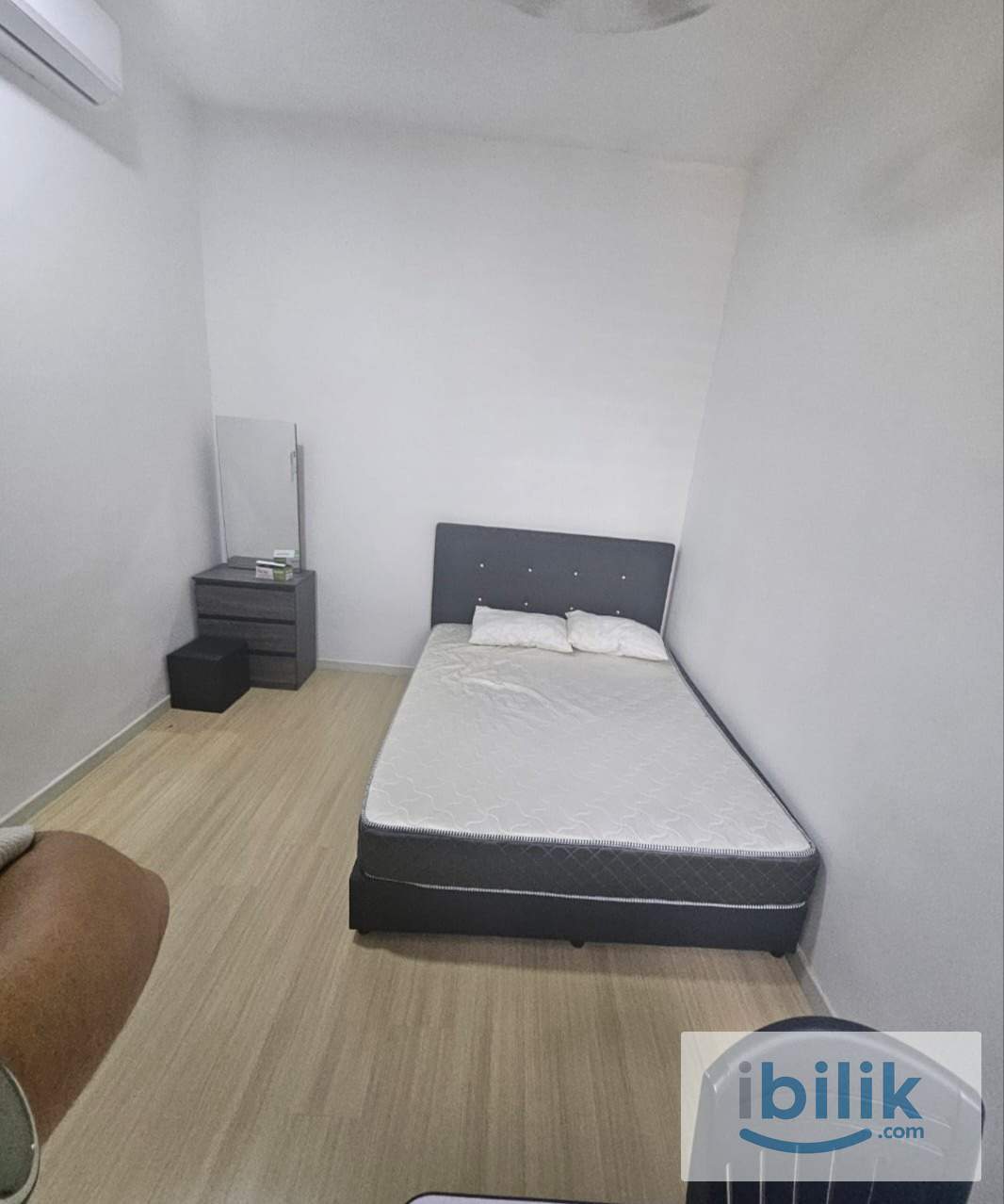 Middle Room - Image 5