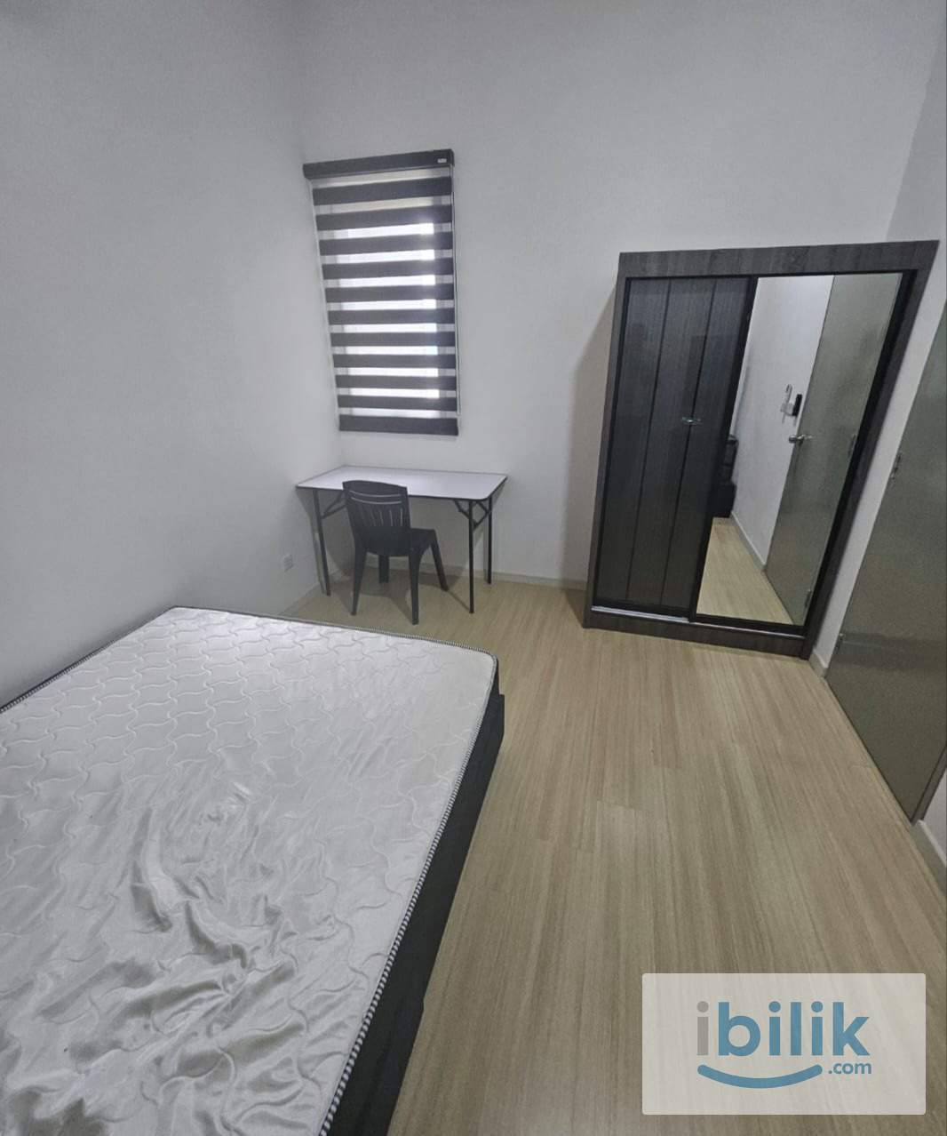 Middle Room - Image 6