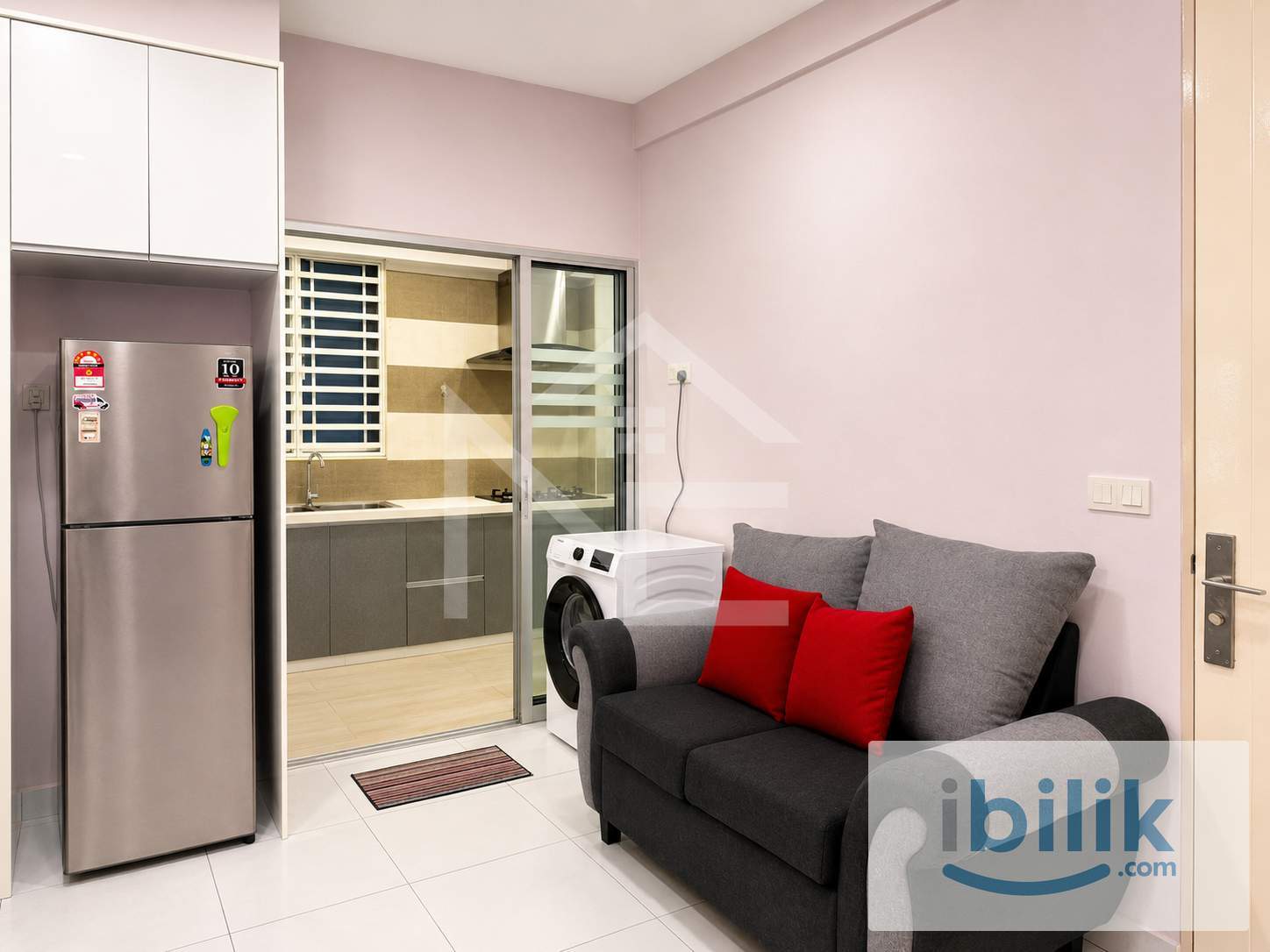Cozy Balcony room near One Precinct Bayan Baru  - Image 4