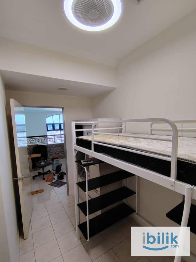 Komanwel B – Small Room in Duplex Unit - Image 1
