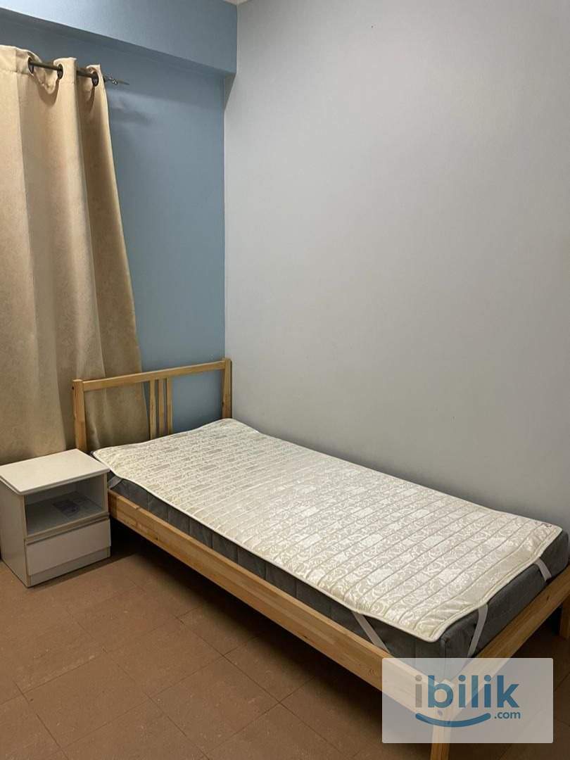 Middle Room in Komanwel B for Rent - Image 2