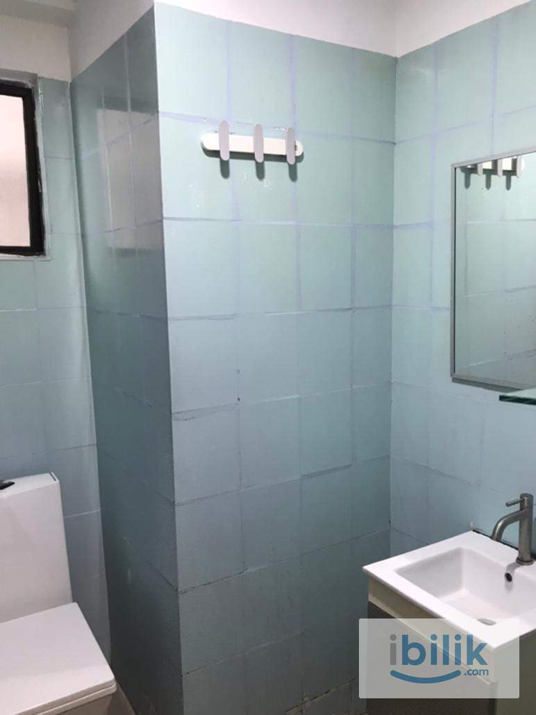 Middle Room in Komanwel B for Rent - Image 4