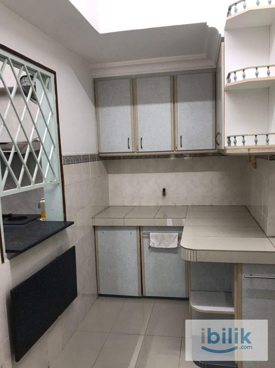 Middle Room in Komanwel B for Rent - Image 6