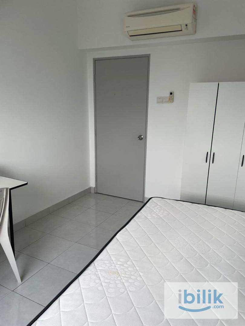 Main Place Female Medium Room For Rent - Image 1