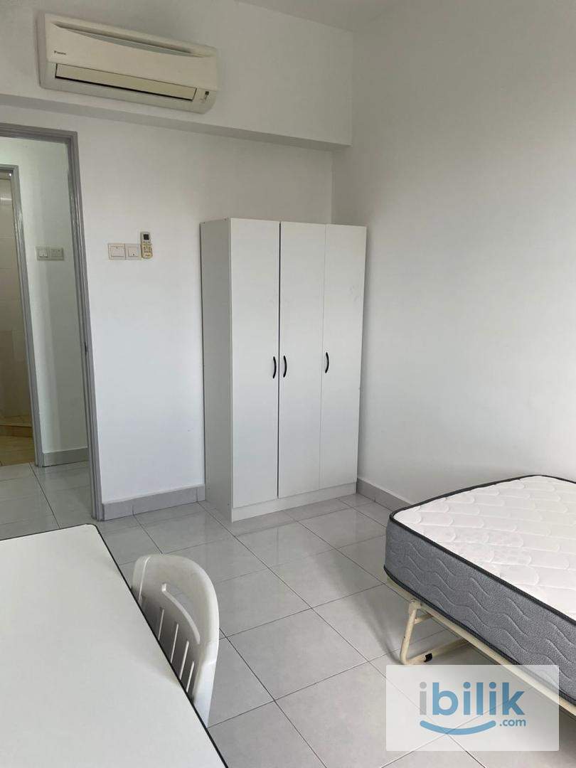 Main Place Female Medium Room For Rent - Image 2