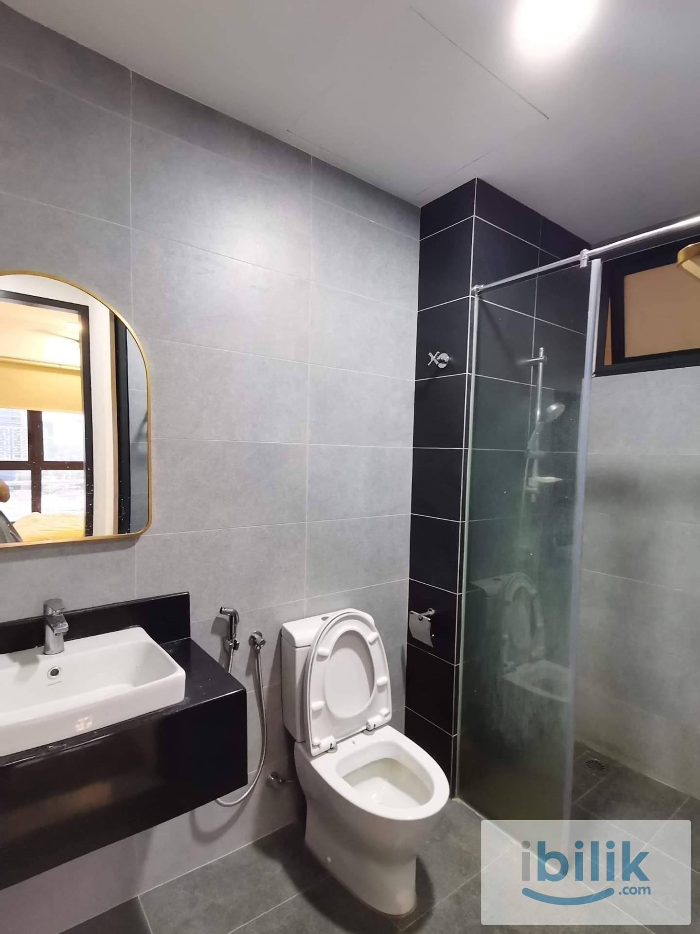 Middle Room - Image 5