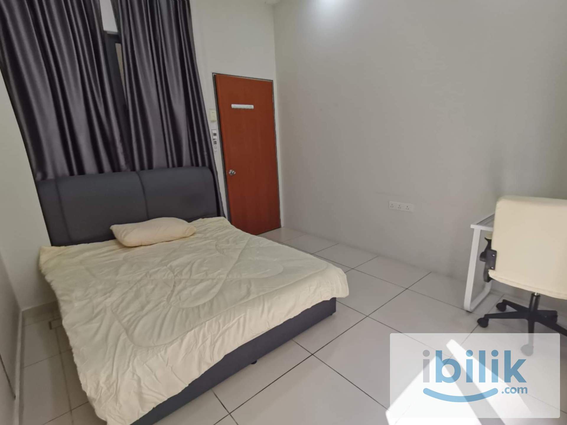 Middle Room - Image 2