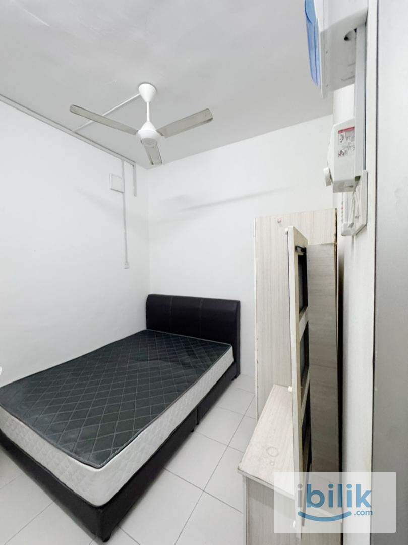 Single bedroom Bayan Baru - Image 1