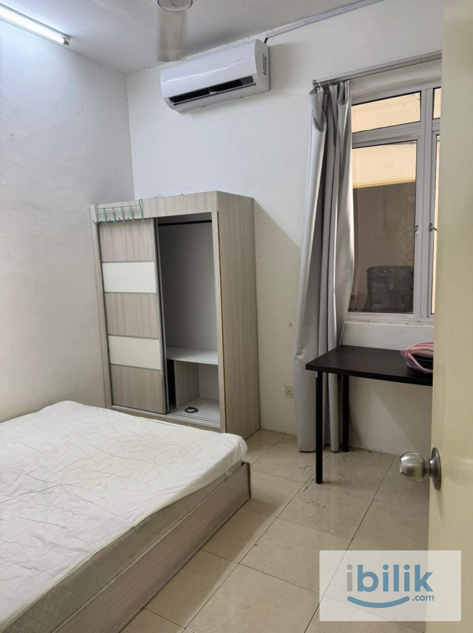 Middle Bedroom at Bayan Baru - Image 4