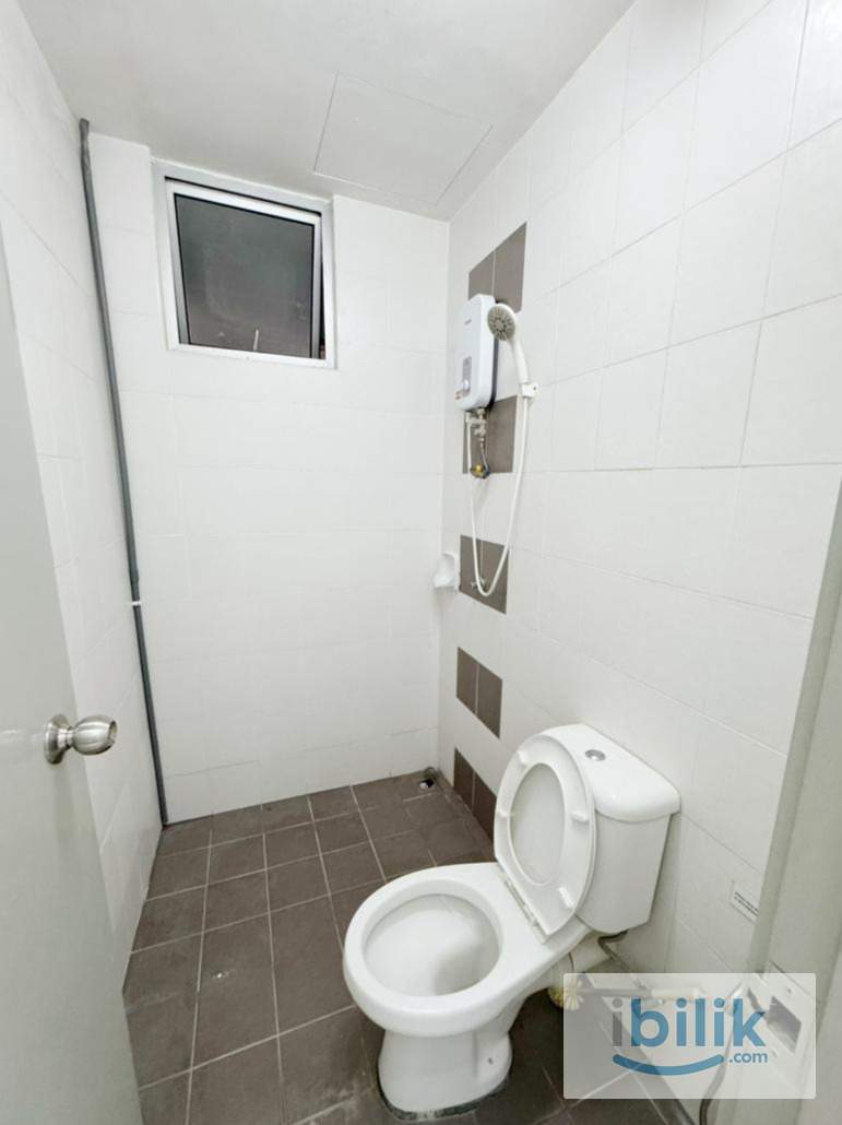 Middle Room (with balcony) in Golden Triangle  - Image 3