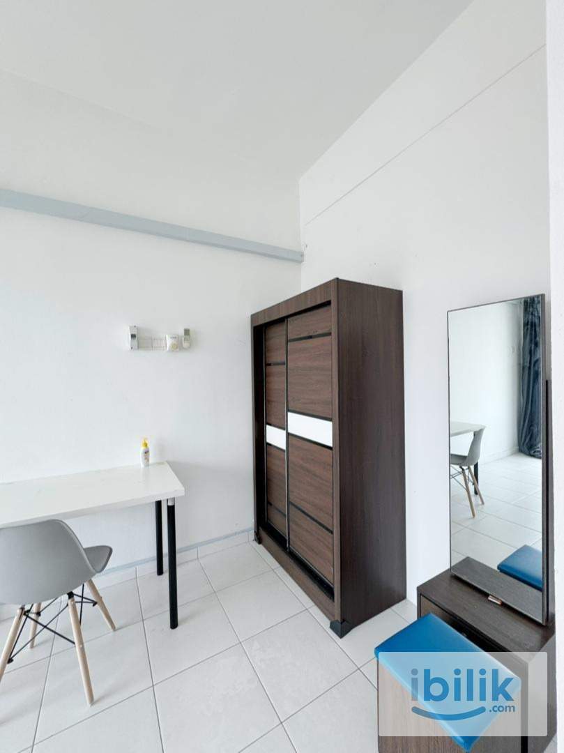 Middle Room (with balcony) in Golden Triangle  - Image 4