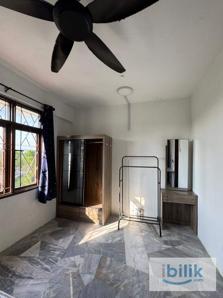 Master bedroom with Private Bathroom - Image 2