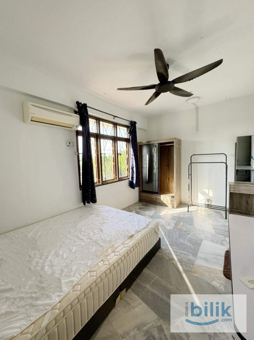 Master bedroom with Private Bathroom - Image 1