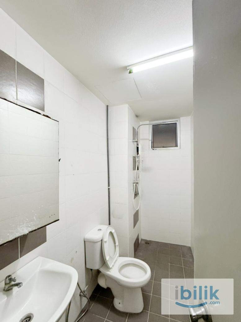 New Cozy Room located Golden Triangle Relau - Image 5