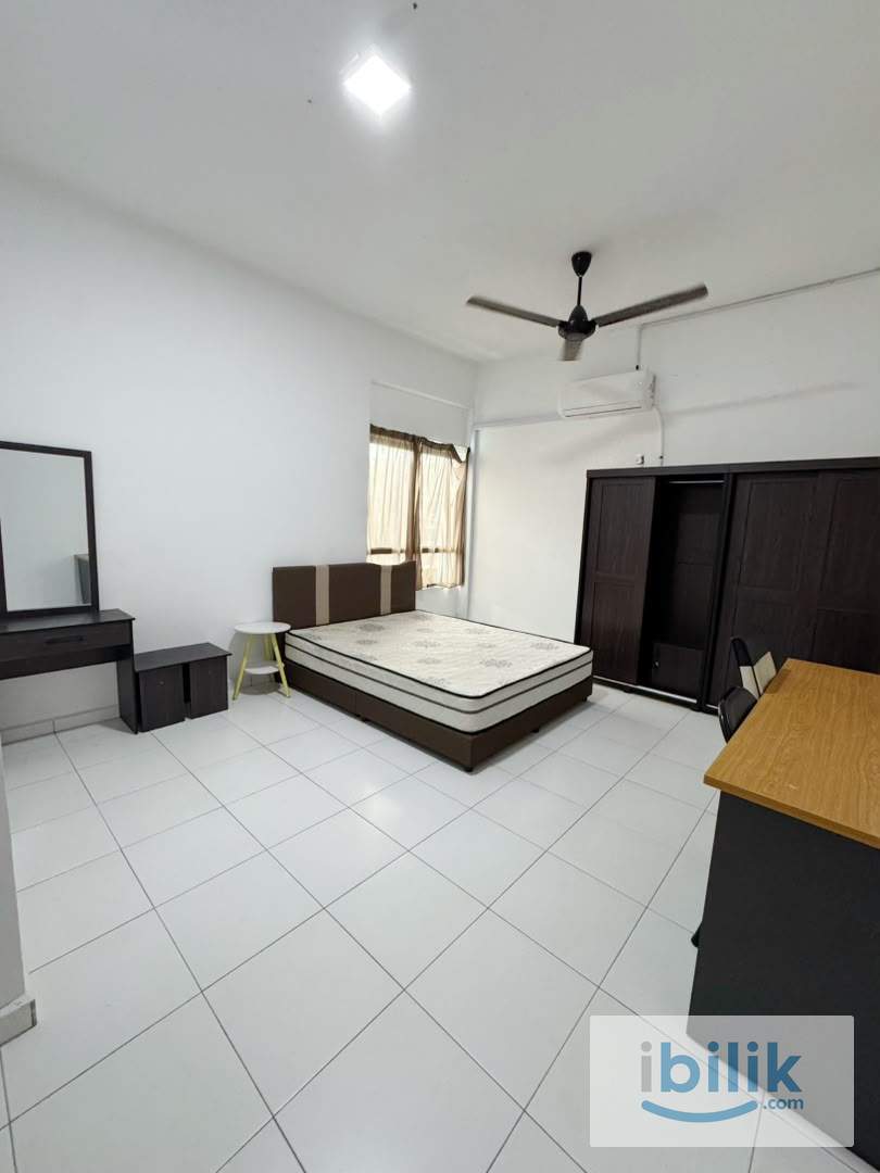 Cozy Middle Bedroom in 1-Sky Condominium Bayan Baru  - Image 3