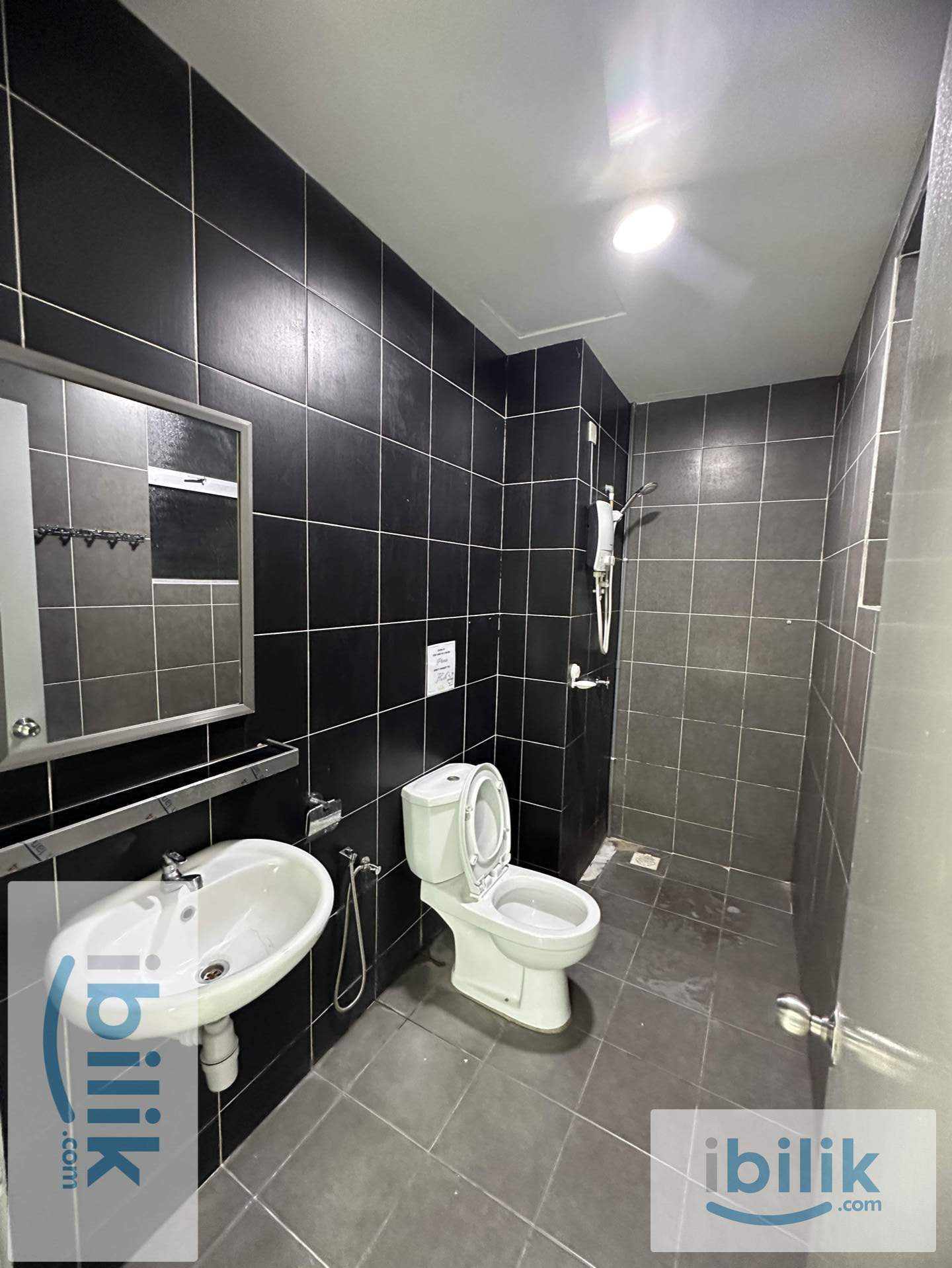 🏠Master Room with A/C at The Zizz, Damansara Damai (Female only) 🏠 - Image 5