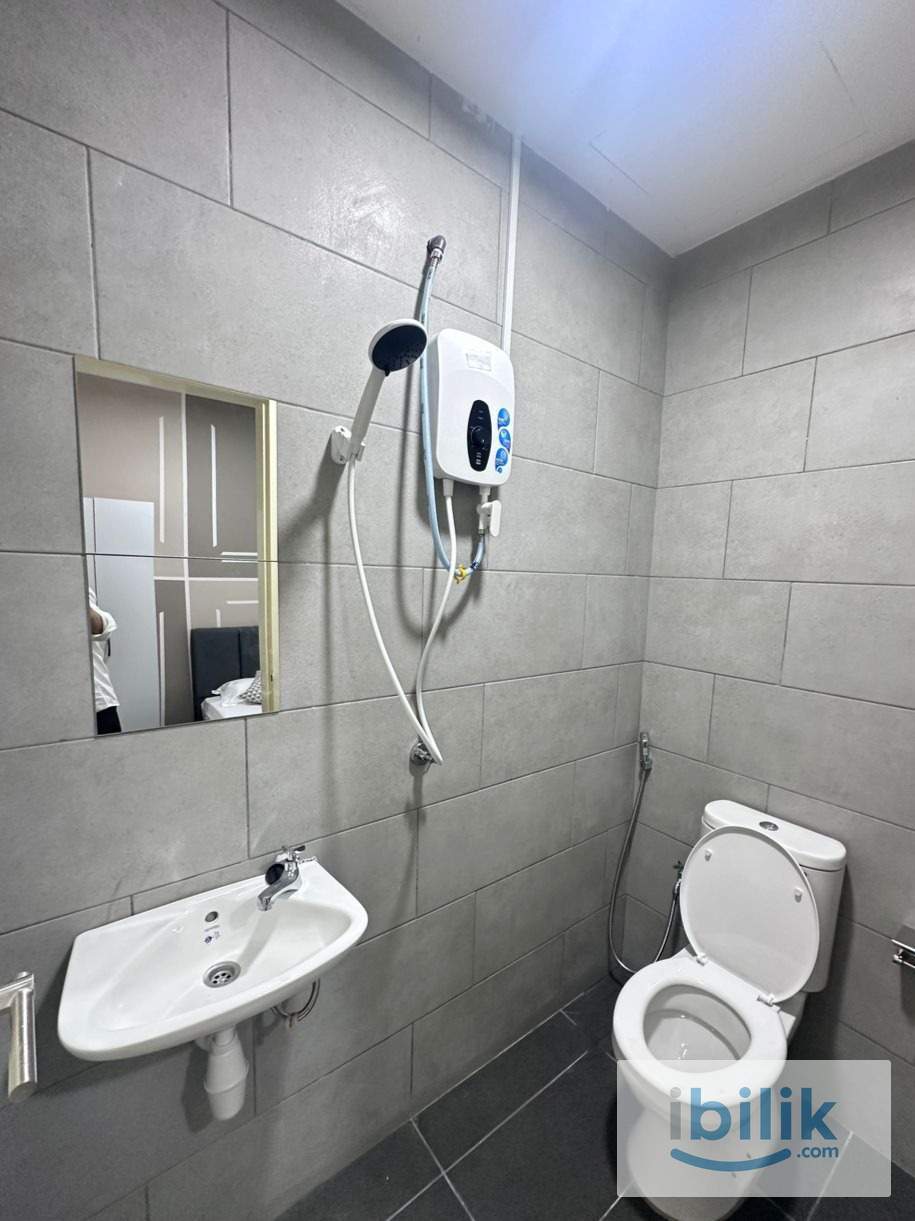 Master Room at Meta Residence Near APU, Cyber, UPM, TRX - Image 5