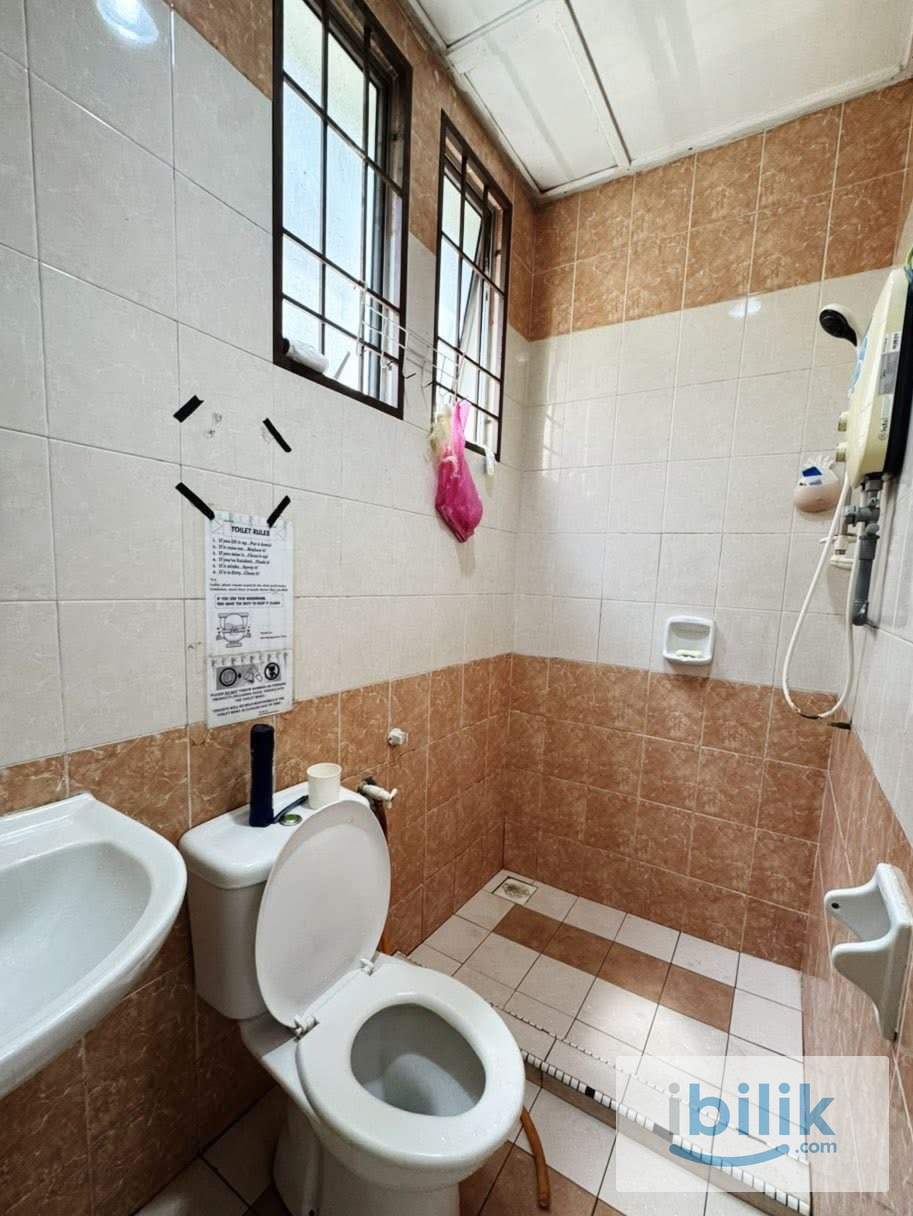 Sungai Buloh Middle Bedroom For Rent - Image 7