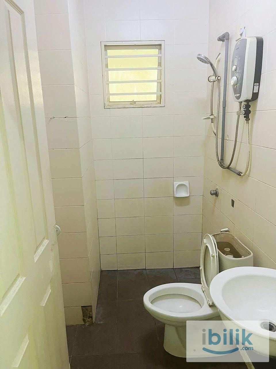 Kepong Fadason middle room for rent - Image 5