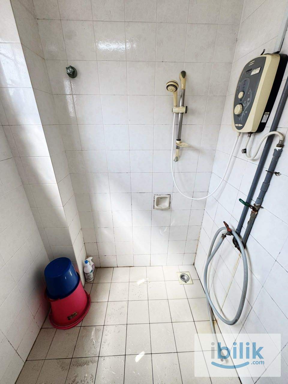 middle room for rent at bandar utama PJ - Image 3