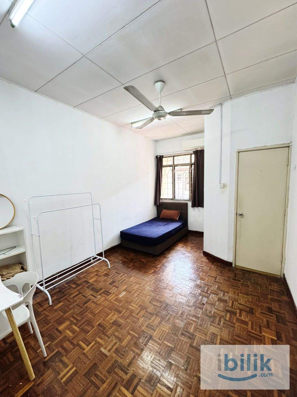 middle room for rent at bandar utama PJ - Image 1