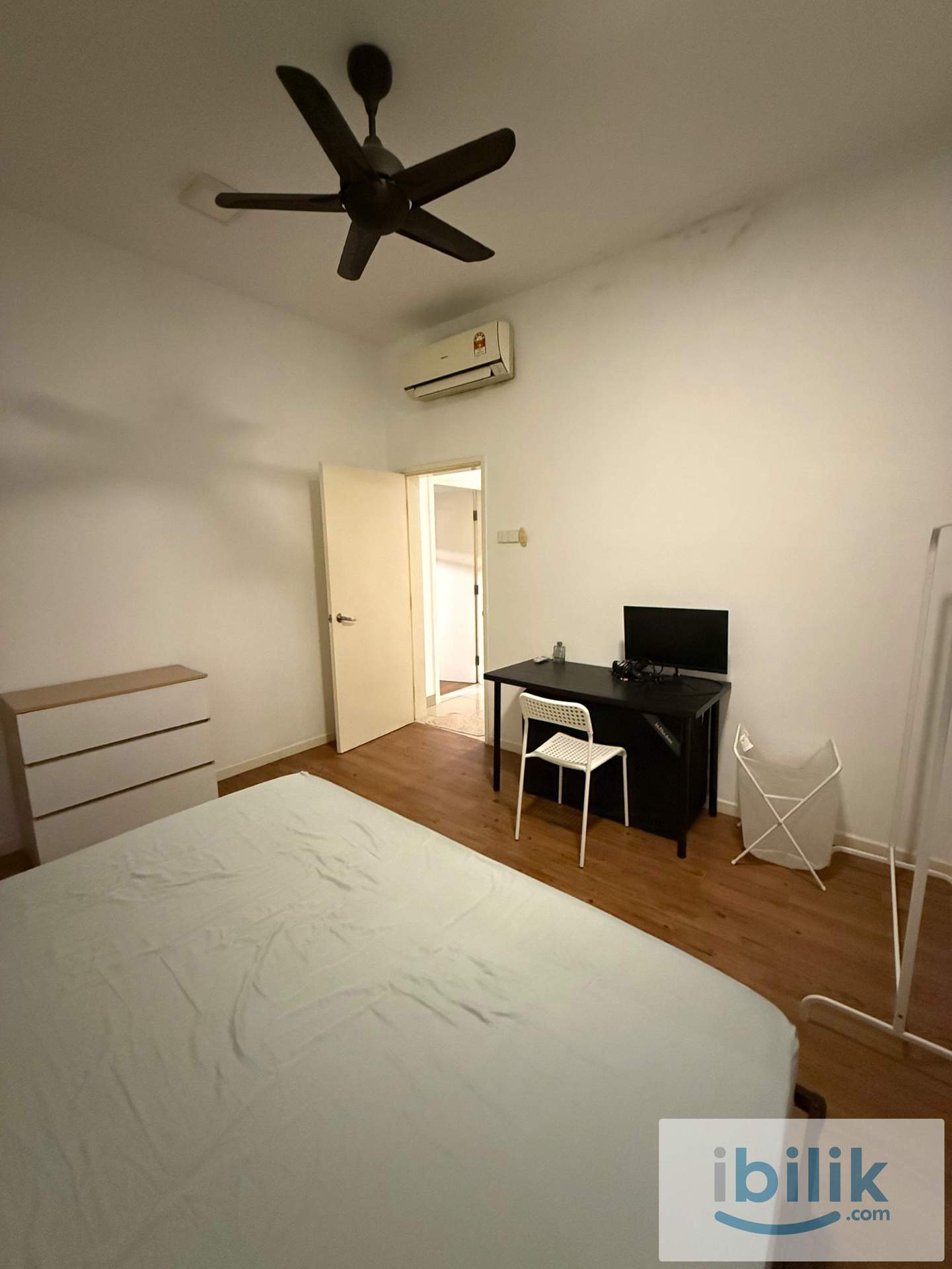 Paramount Utropolis Medium Room (Personal Toilet) - Image 2