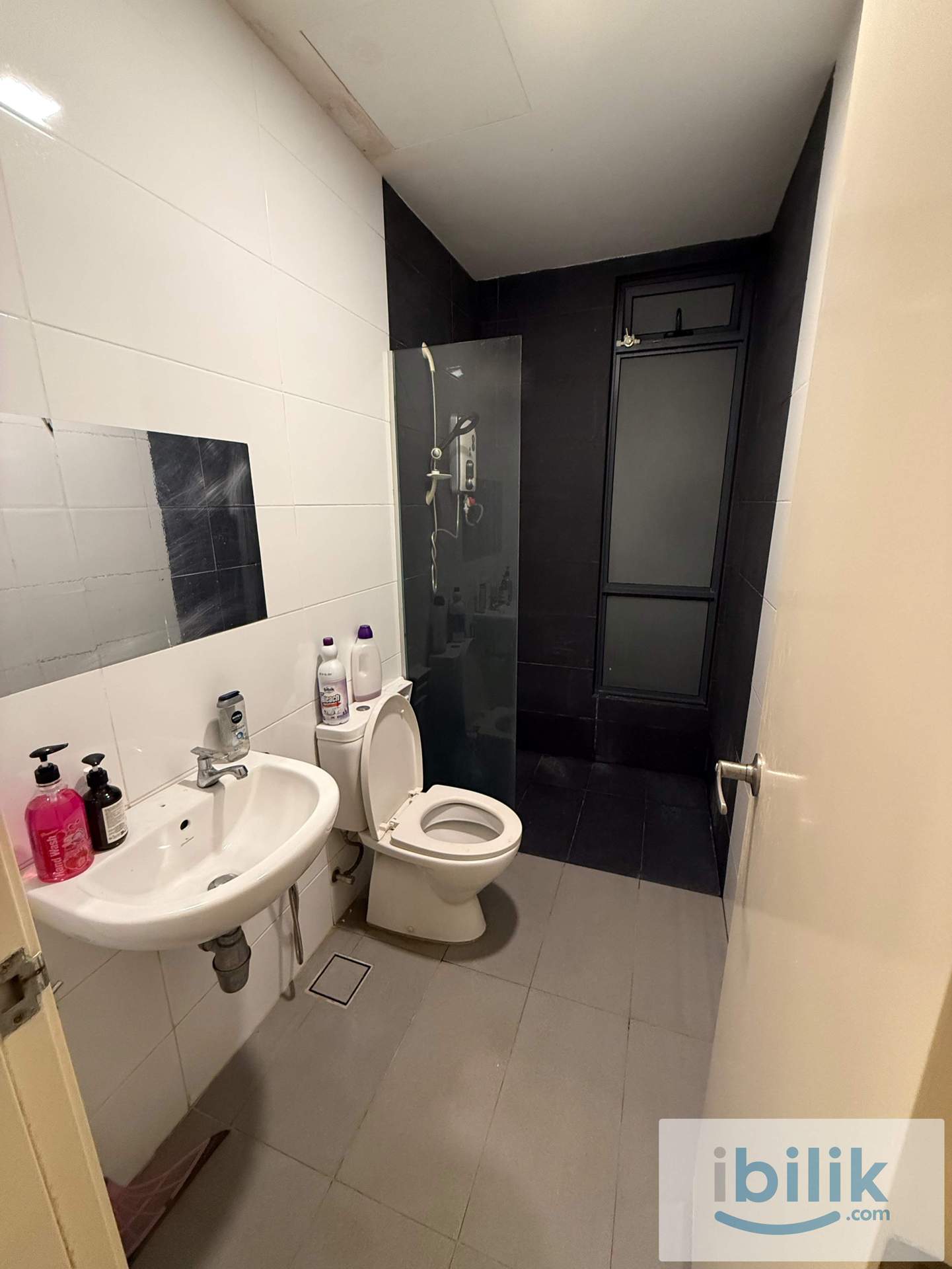 Paramount Utropolis Medium Room (Personal Toilet) - Image 4