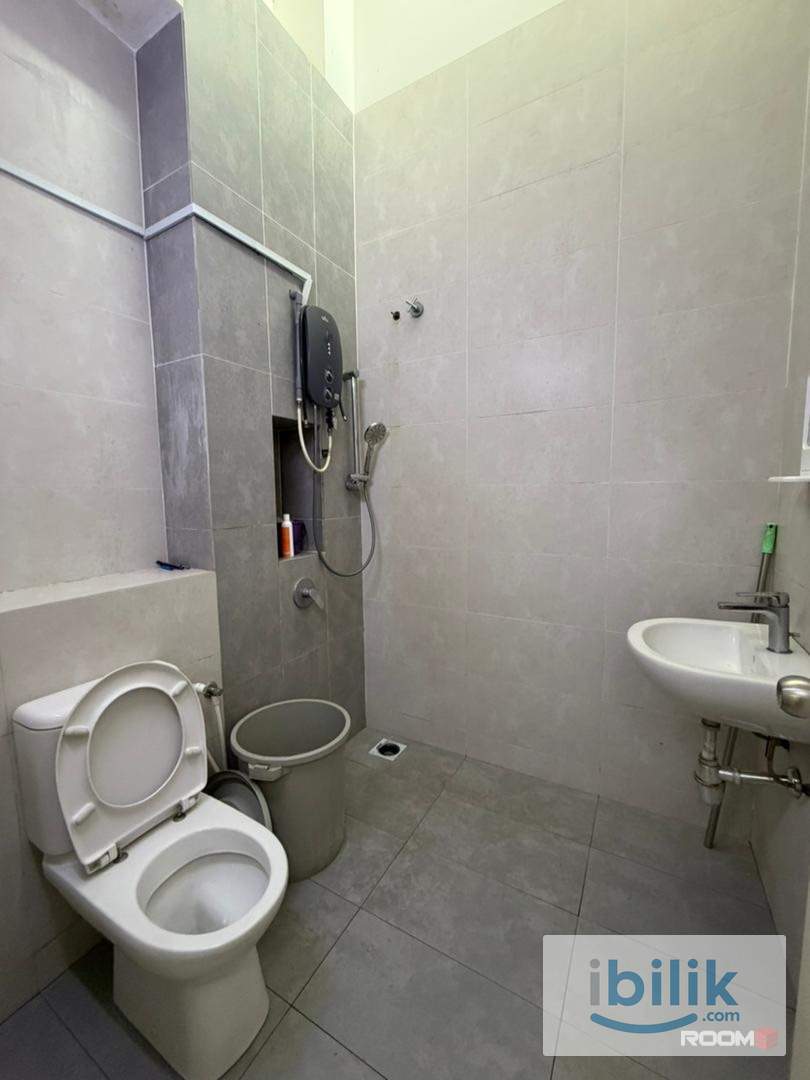 😍LOW DEPOSIT😍BANDAR UTAMA PETALING JAYA MIDDLE AIRCOND ROOM FOR RENT🏠NEARBY CENTRE POINT ,MING TIEN FOOD COURT ,NKVE - Image 3