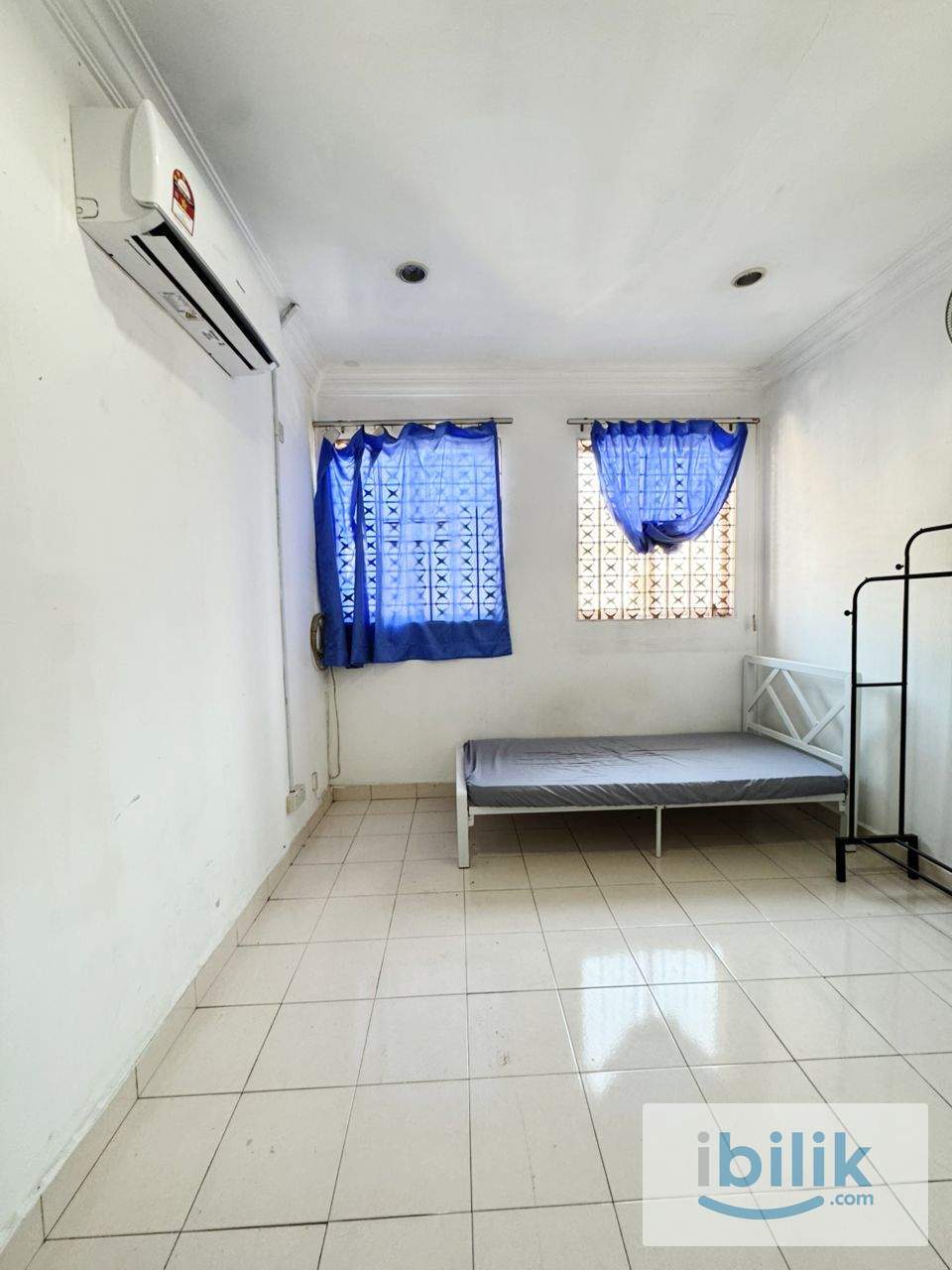 Kota Kemuning Single Room with Attached Bathroom - Image 1