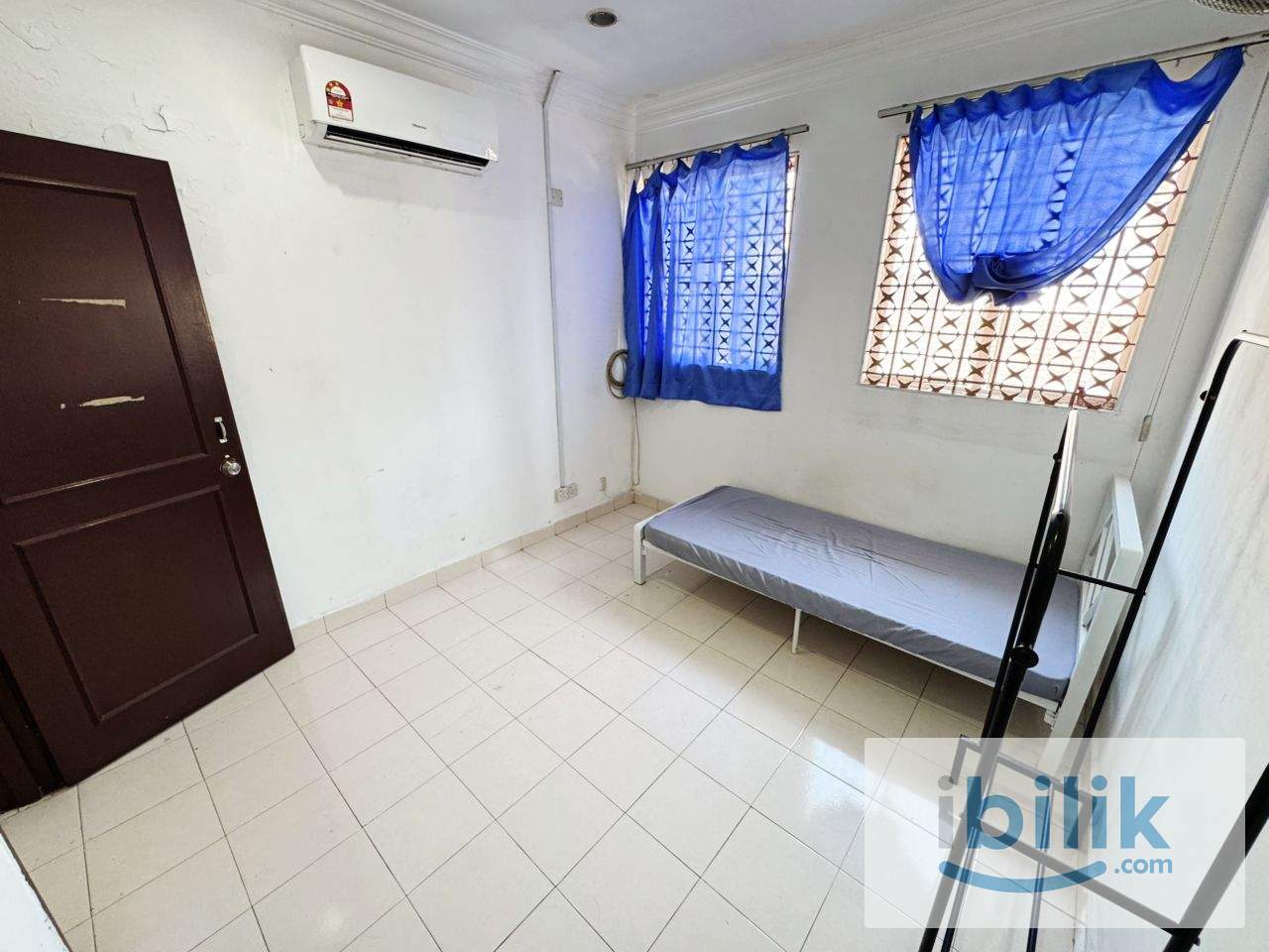 Kota Kemuning Single Room with Attached Bathroom - Image 2